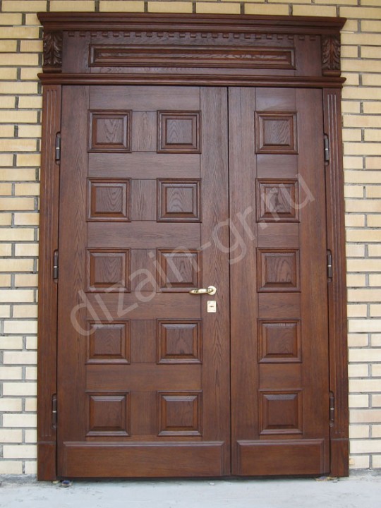 Входная дверь с металлическим каркасом