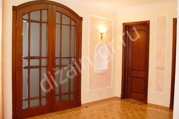Двустворчатые двери со стеклом