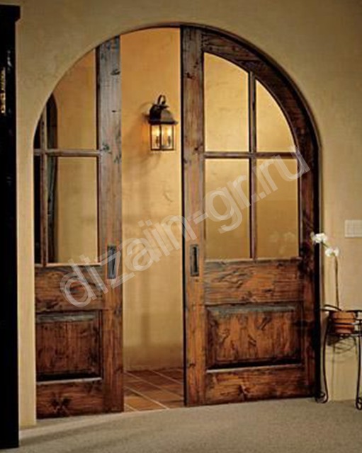 Арочная раздвижная дверь из массива сосны